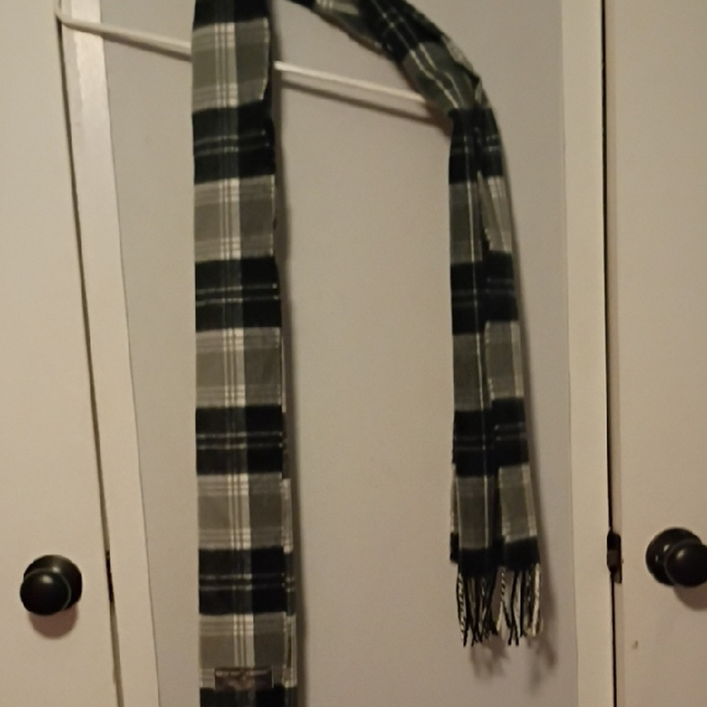 D&Y Men's Elegant Black and Gray Checkered Scarf